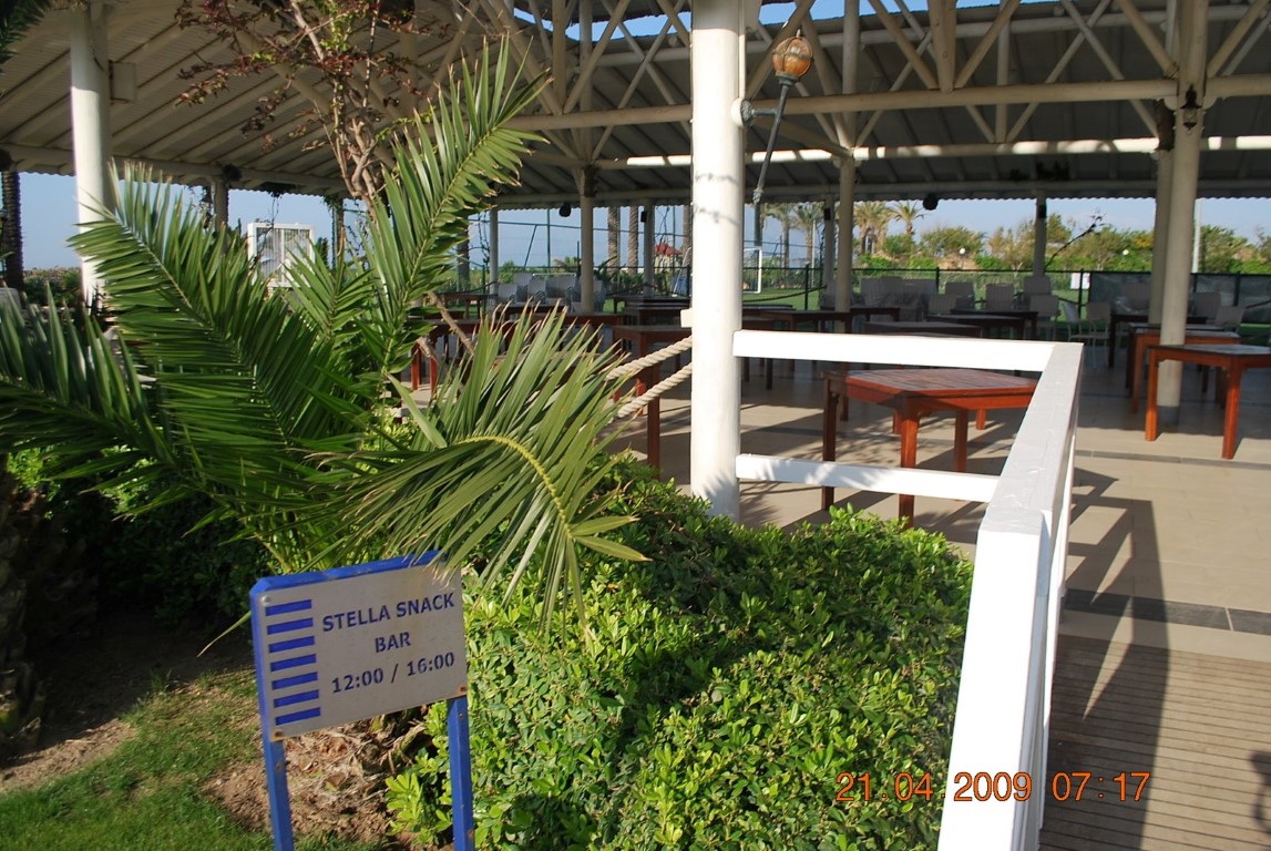 imagini hotel TITANIC LARA